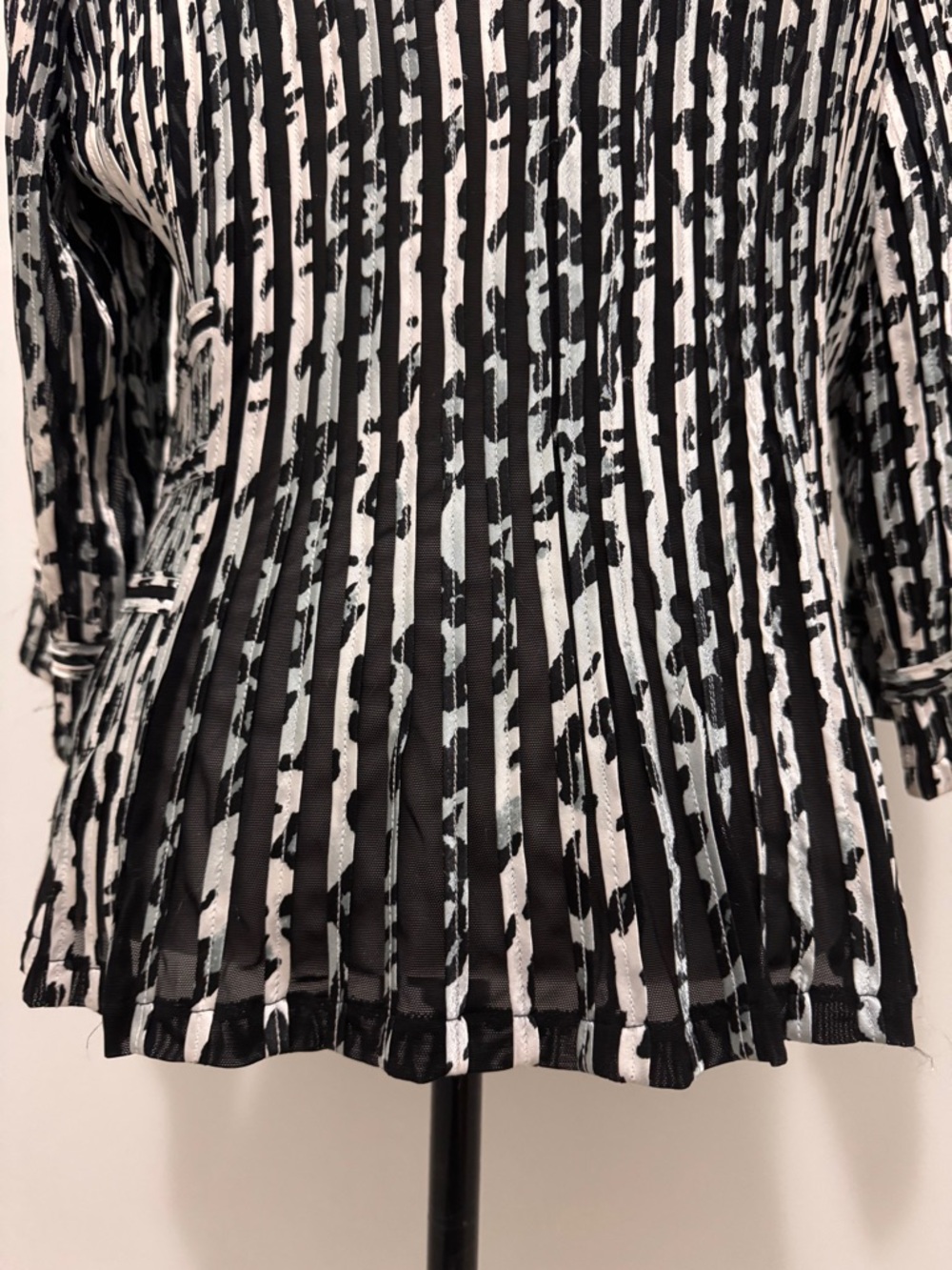 Black/White Vertical Print Jacket  Full Zipper 3/4 Sleeve Shutter Pleats Sz M/L - Picture 9 of 16